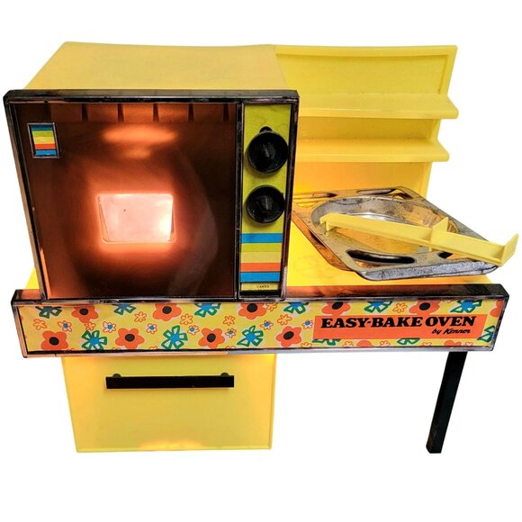Kenner Easy Bake Oven Vintage 1972 Kitchen Toy Cookbook Pan Works Yellow 70s Fun - Picture 2 of 16